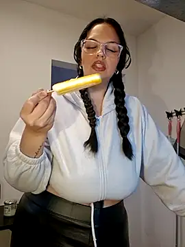 Jujuicy 97 online show from 10.29.25