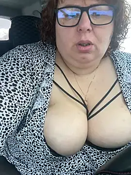 Snapshot of Tania-myr87_ZD chatting on 12.13.24 Tania-myr87 ZD online show from 12.13.24