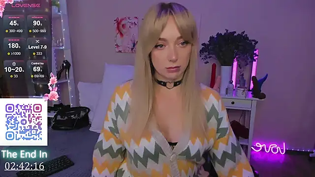 Snapshot of MissLisaX chatting on 12.01.25 MissLisaX online show from 12.01.25