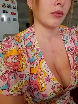 Snapshot of Cute_Hot_Alice chatting on 10.26.25 Cute Hot Alice online show from 10.26.25