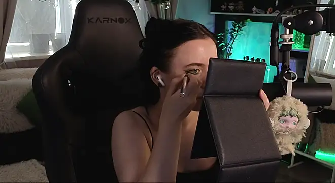 KiraLiLime online show from 11.16.25