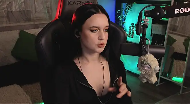 KiraLiLime online show from 11.29.25