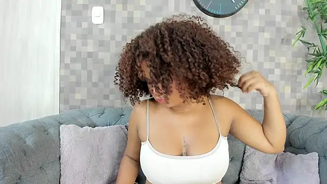 Snapshot of nataly_velez chatting on 11.03.25 nataly velez online show from 11.03.25