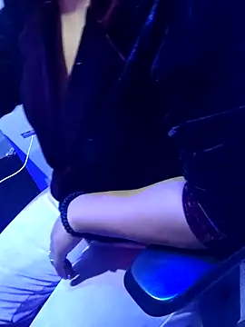 Snapshot of vadapavgirl chatting on 11.03.25 vadapavgirl online show from 11.03.25