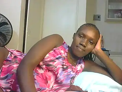 Snapshot of Slimthick900 chatting on 01.22.25 Slimthick900 online show from 01.22.25