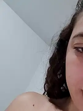 Snapshot of Sweet-diamondxxx chatting on 12.15.24 Sweet-diamondxxx online show from 12.15.24