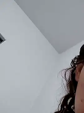 Snapshot of Sweet-diamondxxx chatting on 12.25.24 Sweet-diamondxxx online show from 12.25.24