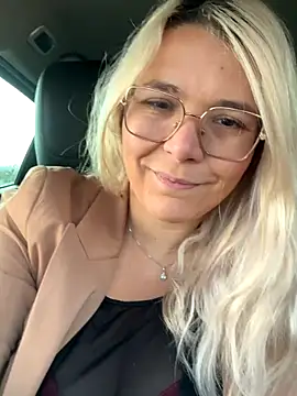 EmyLana online show from 11.05.25