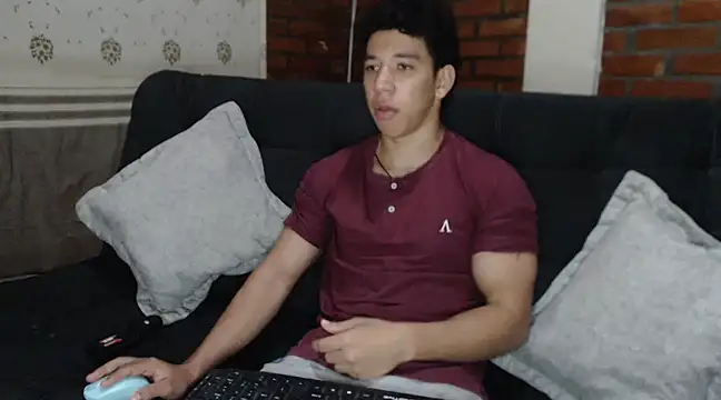 Snapshot of ethan_noir chatting on 01.02.25 ethan noir online show from 01.02.25