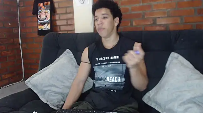 Snapshot of ethan_noir chatting on 01.04.25 ethan noir online show from 01.04.25