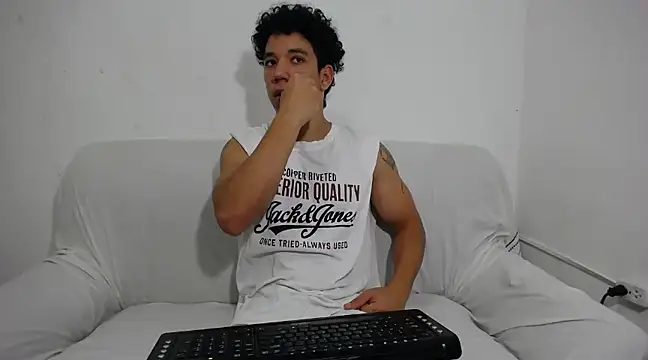 Snapshot of ethan_noir chatting on 02.16.25 ethan noir online show from 02.16.25