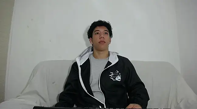 Snapshot of ethan_noir chatting on 02.21.25 ethan noir online show from 02.21.25
