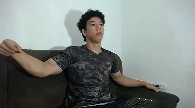 Snapshot of ethan_noir chatting on 02.25.25 ethan noir online show from 02.25.25