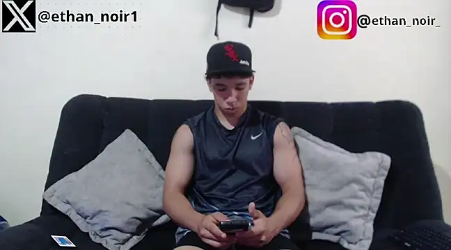 Snapshot of ethan_noir chatting on 03.18.25 ethan noir online show from 03.18.25