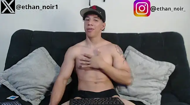Snapshot of ethan_noir chatting on 03.18.25 ethan noir online show from 03.18.25