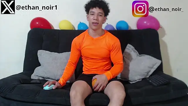 Snapshot of ethan_noir chatting on 03.20.25 ethan noir online show from 03.20.25