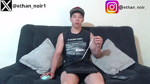 Snapshot of ethan_noir chatting on 03.21.25 ethan noir online show from 03.21.25