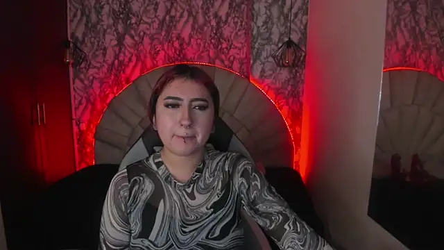 larissa01  online show from 02.22.25