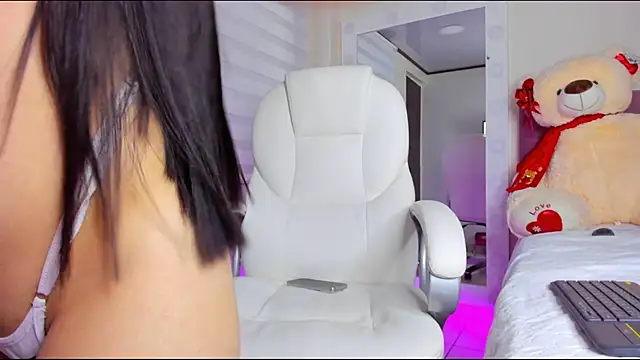 Snapshot of isaa_19 chatting on 02.06.25 isaa 19 online show from 02.06.25