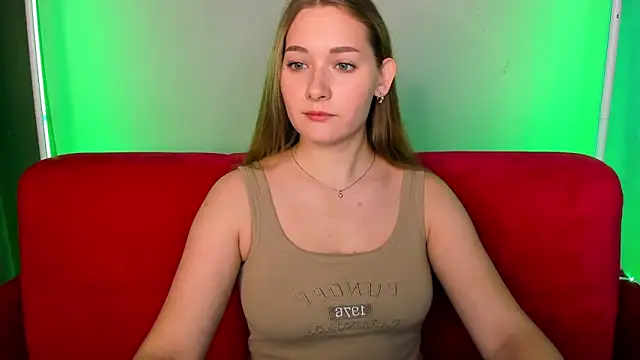 Snapshot of AlinaVice chatting on 11.20.25 AlinaVice online show from 11.20.25