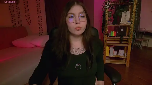 Snapshot of Arizonaa_Muse chatting on 11.22.25 Arizonaa Muse online show from 11.22.25