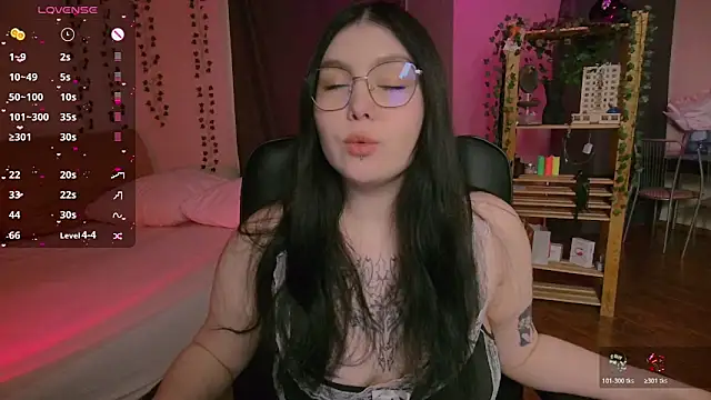 Snapshot of Arizonaa_Muse chatting on 12.03.25 Arizonaa Muse online show from 12.03.25