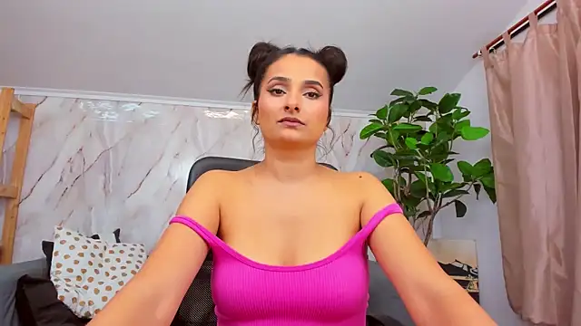 Snapshot of JennaPrice chatting on 01.10.25 JennaPrice online show from 01.10.25