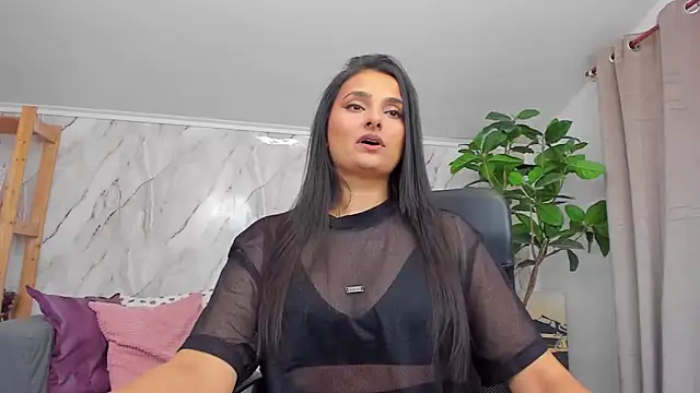 Snapshot of JennaPrice chatting on 09.28.25 JennaPrice online show from 09.28.25