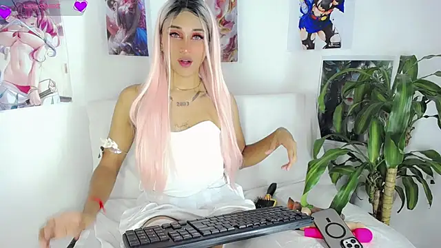 Snapshot of Jules-Angel chatting on 03.20.25 Jules-Angel online show from 03.20.25