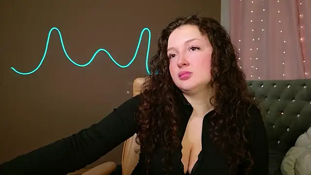 Snapshot of GloriNichols chatting on 10.24.25 GloriNichols online show from 10.24.25