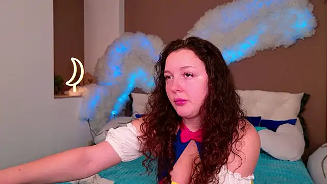 Snapshot of GloriNichols chatting on 10.27.25 GloriNichols online show from 10.27.25