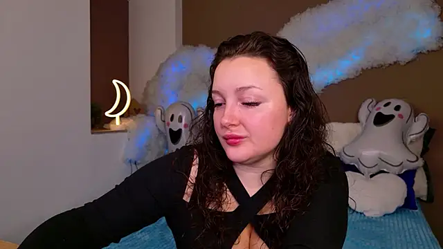 Snapshot of GloriNichols chatting on 11.01.25 GloriNichols online show from 11.01.25