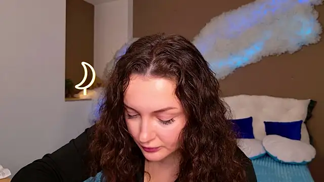 Snapshot of GloriNichols chatting on 11.11.25 GloriNichols online show from 11.11.25