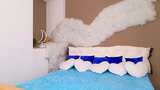 Snapshot of GloriNichols chatting on 11.15.25 GloriNichols online show from 11.15.25