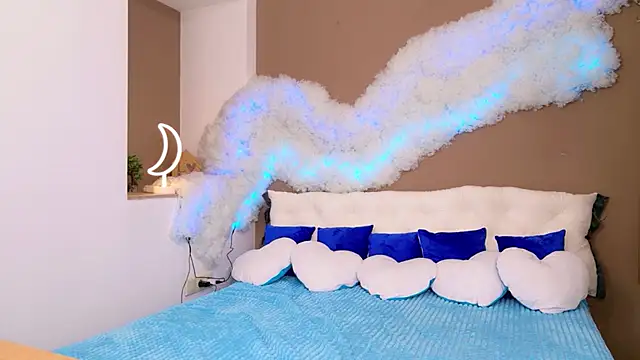 Snapshot of GloriNichols chatting on 11.16.25 GloriNichols online show from 11.16.25