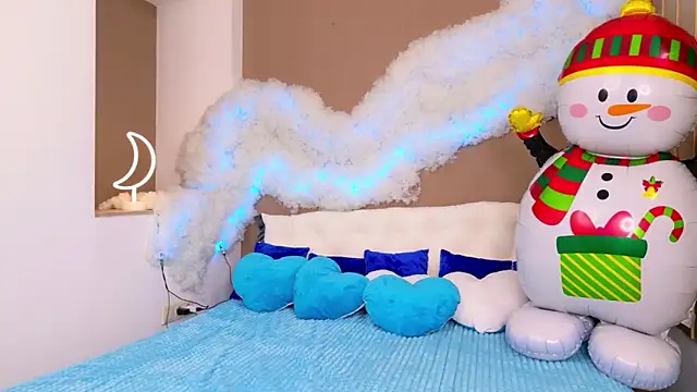 Snapshot of GloriNichols chatting on 12.15.25 GloriNichols online show from 12.15.25