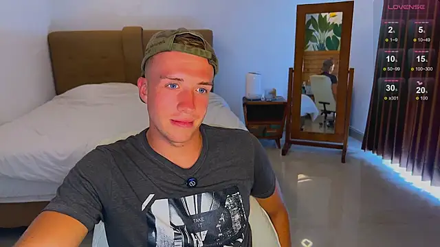 Snapshot of tommy_cumfinger chatting on 09.20.25 tommy cumfinger online show from 09.20.25