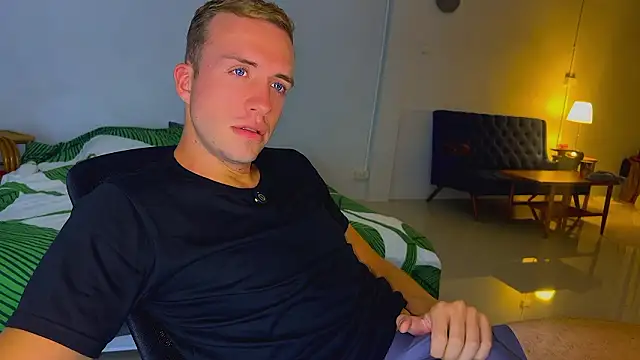 Snapshot of tommy_cumfinger chatting on 02.01.26 tommy cumfinger online show from 02.01.26