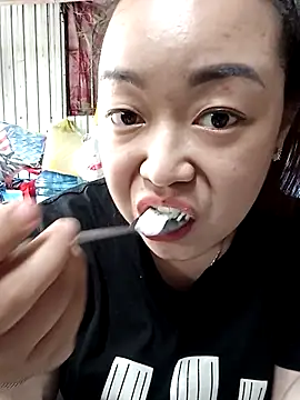 VyOanh2K online show from 03.10.25