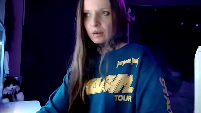 Snapshot of InesGold chatting on 01.27.25 InesGold online show from 01.27.25