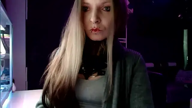 Snapshot of InesGold chatting on 02.11.25 InesGold online show from 02.11.25