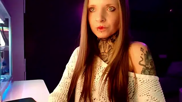 Snapshot of InesGold chatting on 02.15.25 InesGold online show from 02.15.25