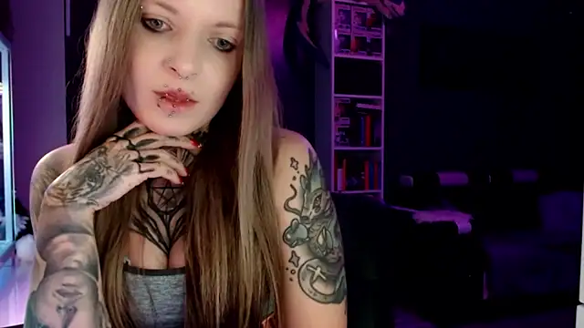 Snapshot of InesGold chatting on 02.22.25 InesGold online show from 02.22.25