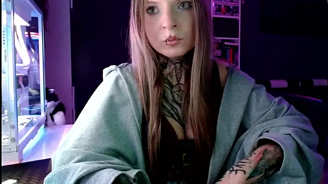 Snapshot of InesGold chatting on 02.23.25 InesGold online show from 02.23.25