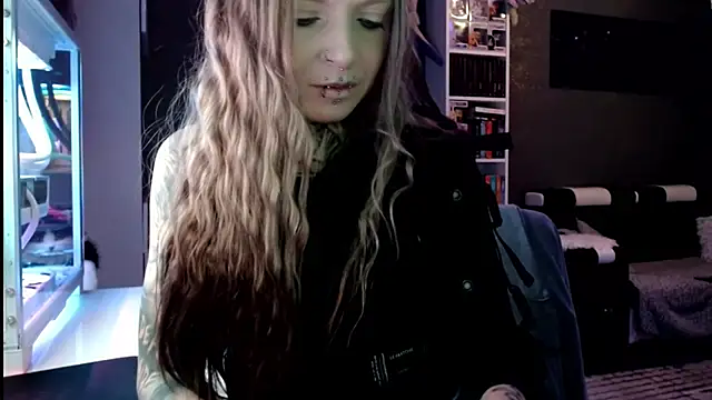 Snapshot of InesGold chatting on 02.24.25 InesGold online show from 02.24.25