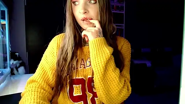 Snapshot of InesGold chatting on 02.25.25 InesGold online show from 02.25.25