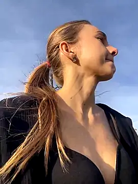 Snapshot of GraceTorrez chatting on 11.21.25 GraceTorrez online show from 11.21.25