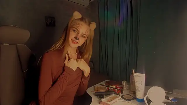 Snapshot of GraceTorrez chatting on 11.25.25 GraceTorrez online show from 11.25.25