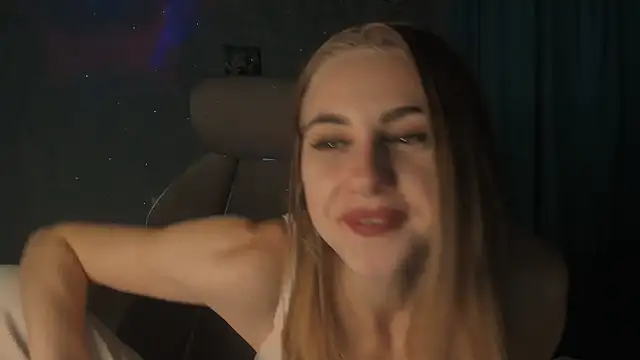 Snapshot of GraceTorrez chatting on 11.29.25 GraceTorrez online show from 11.29.25