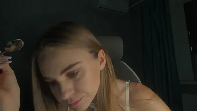 Snapshot of GraceTorrez chatting on 12.02.25 GraceTorrez online show from 12.02.25